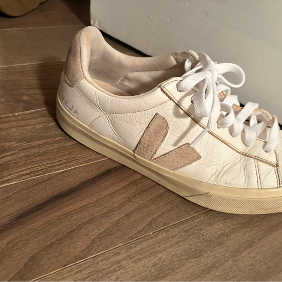 Women’s vejas size 9 - Picture 2 of 3